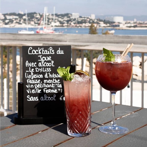 Les Boissons - Bar à Cocktail Marseille - Cave à Vin Marseille -Le Yachting - restaurant Marseille - les meilleurs restaurant de Marseille