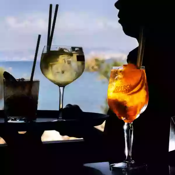 Les Boissons - Bar à Cocktail Marseille - Cave à Vin Marseille -Le Yachting - restaurant Marseille - top restaurant Marseille